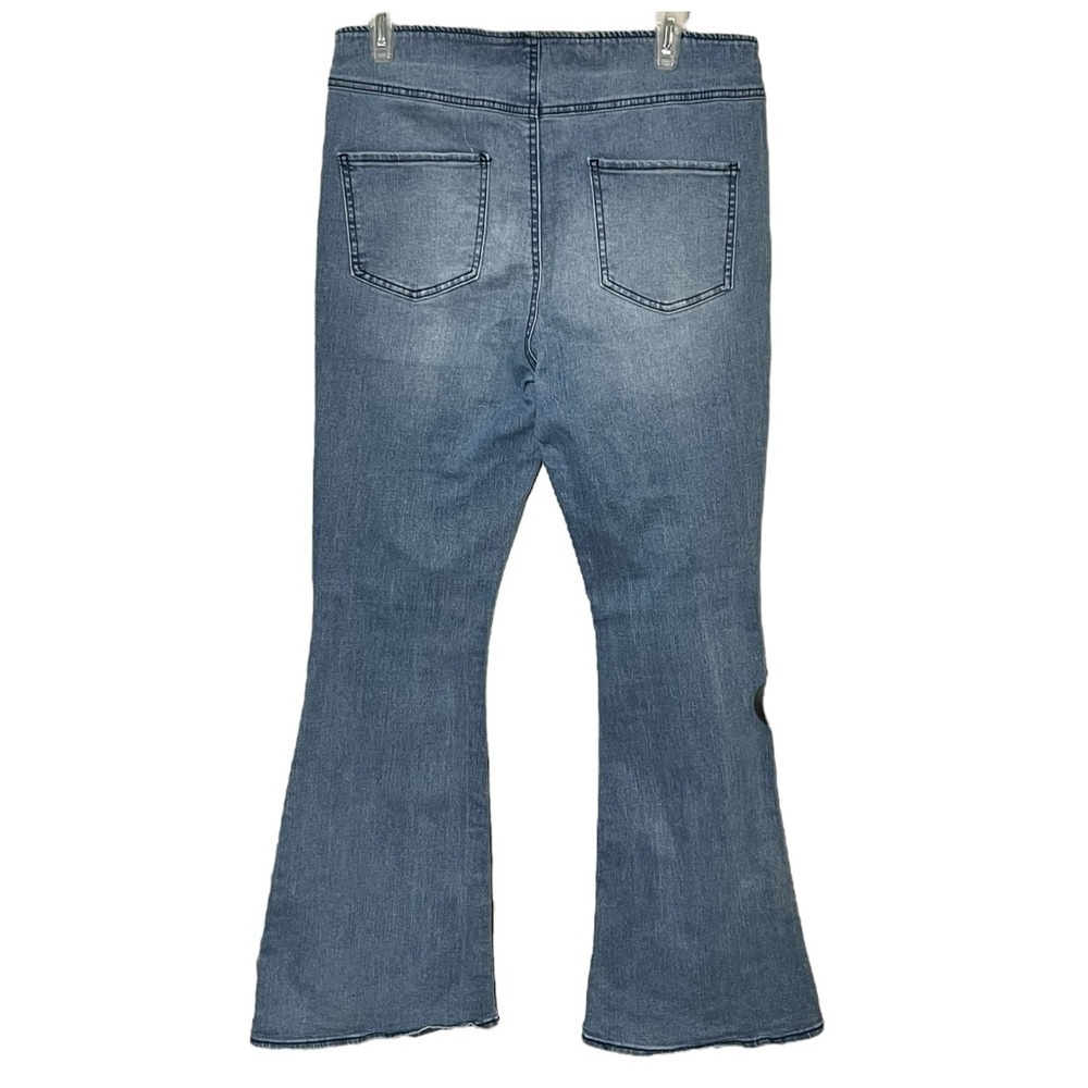 No Boundaries Light Wash Pull On Flare Jeans Size Large (11/13) - Picture 3 of 4